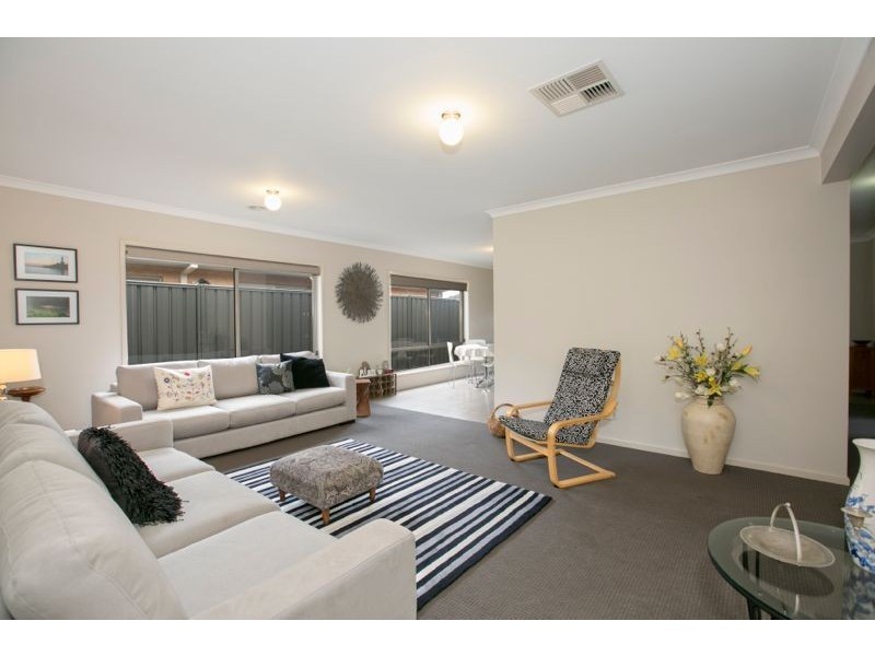 14 Cerbera Bend, Cranbourne North VIC 3977