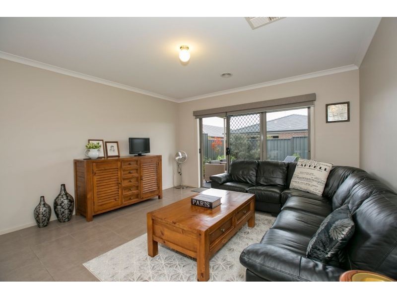 14 Cerbera Bend, Cranbourne North VIC 3977