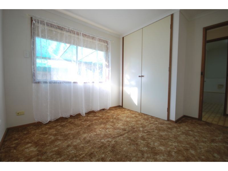 2/8 Lyall Street, Cranbourne VIC 3977