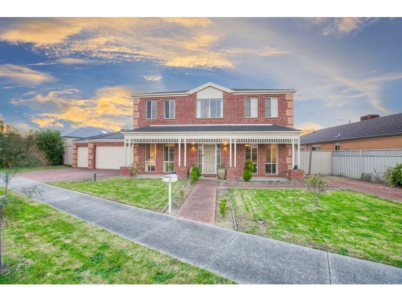 2 Hateley Heath, Cranbourne East VIC 3977