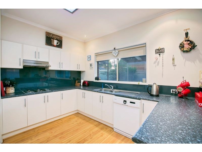 2 Hateley Heath, Cranbourne East VIC 3977