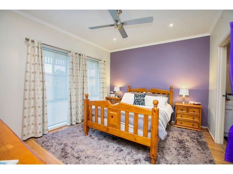 2 Hateley Heath, Cranbourne East VIC 3977