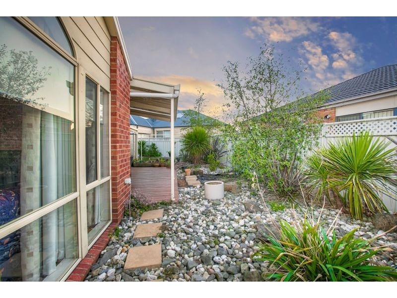 2 Hateley Heath, Cranbourne East VIC 3977