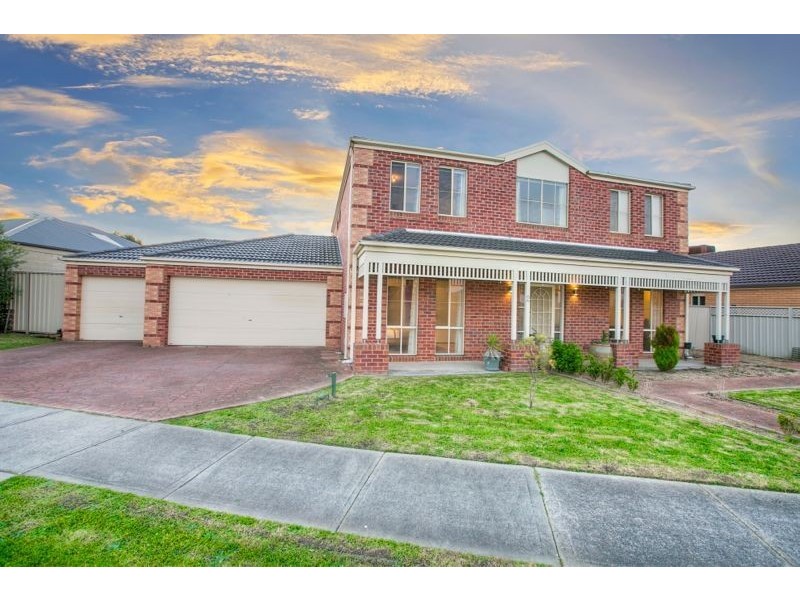 2 Hateley Heath, Cranbourne East VIC 3977