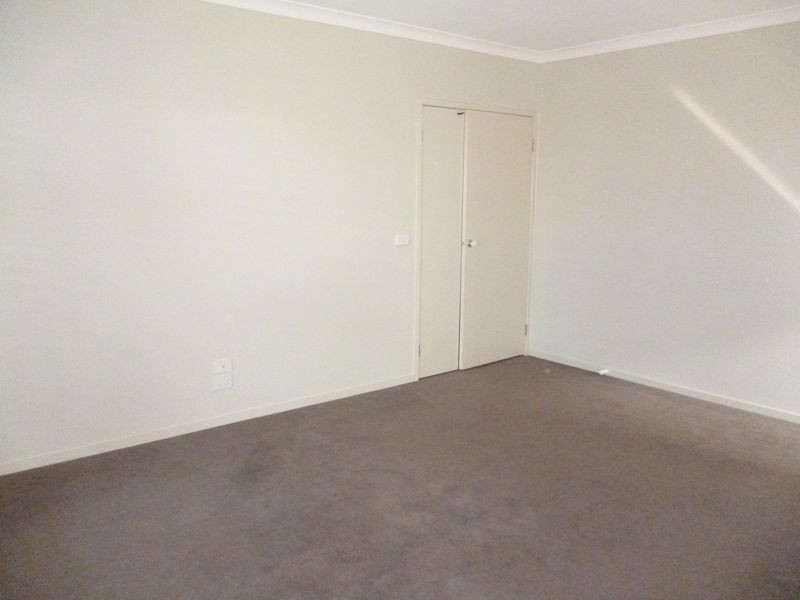 25 Downing Square, Pakenham VIC 3810