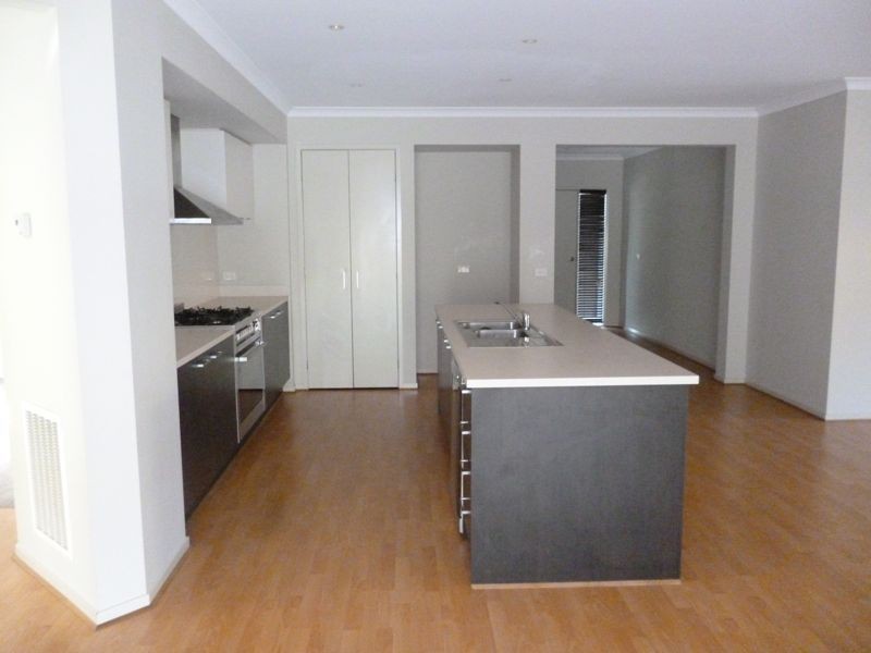 25 Downing Square, Pakenham VIC 3810