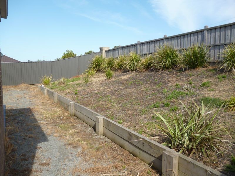 25 Downing Square, Pakenham VIC 3810