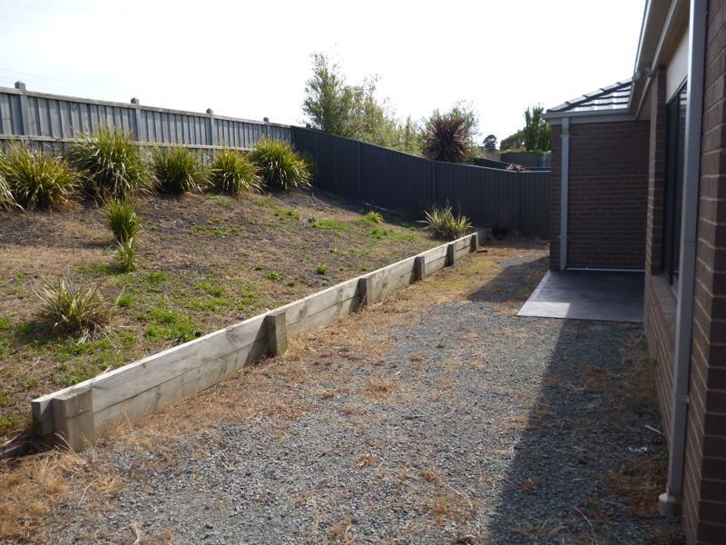 25 Downing Square, Pakenham VIC 3810