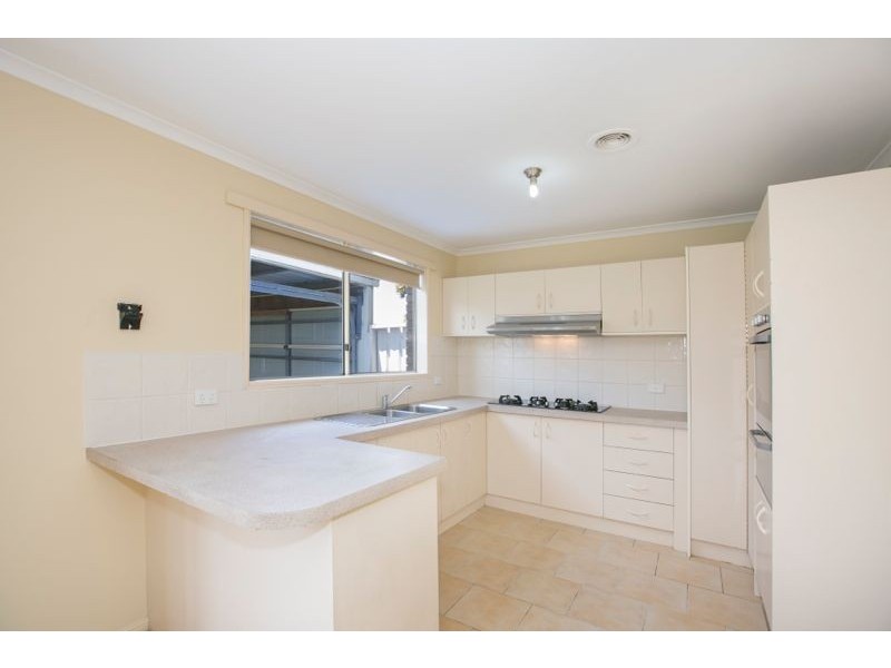 6 Montrose Way, Cranbourne West VIC 3977