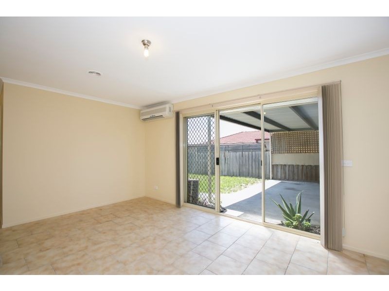 6 Montrose Way, Cranbourne West VIC 3977
