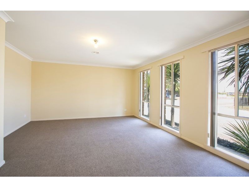 6 Montrose Way, Cranbourne West VIC 3977