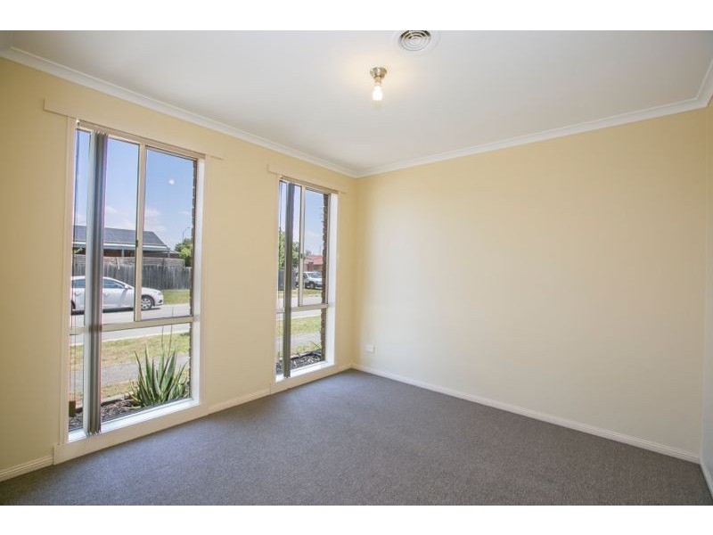 6 Montrose Way, Cranbourne West VIC 3977