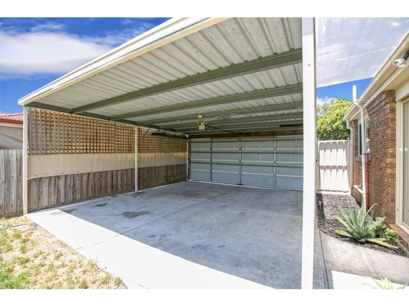 6 Montrose Way, Cranbourne West VIC 3977