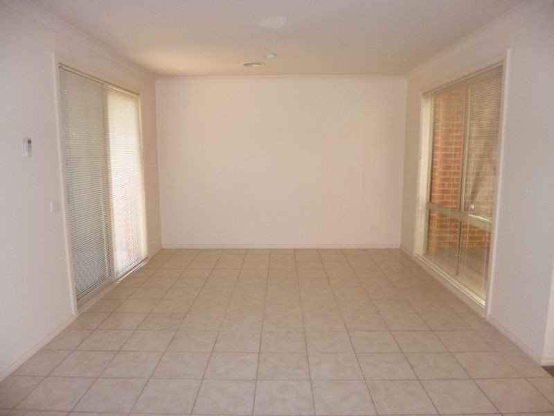 4/133 Bemersyde Drive, Berwick VIC 3806