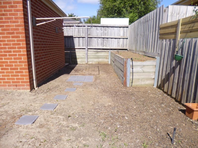 4/133 Bemersyde Drive, Berwick VIC 3806