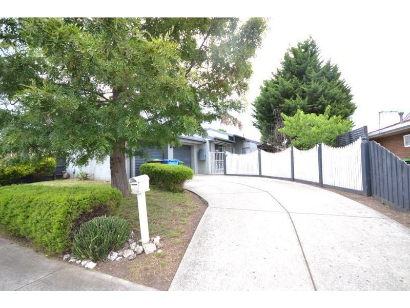 103 Monahans Road, Cranbourne West VIC 3977