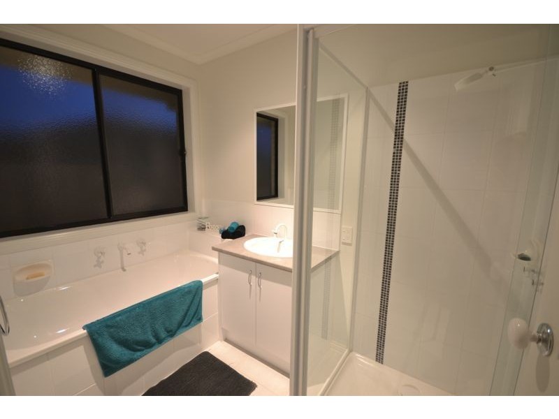 8 Barnes Way, Koo Wee Rup VIC 3981