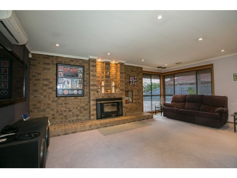 13 Waverley Park Drive, Cranbourne North VIC 3977