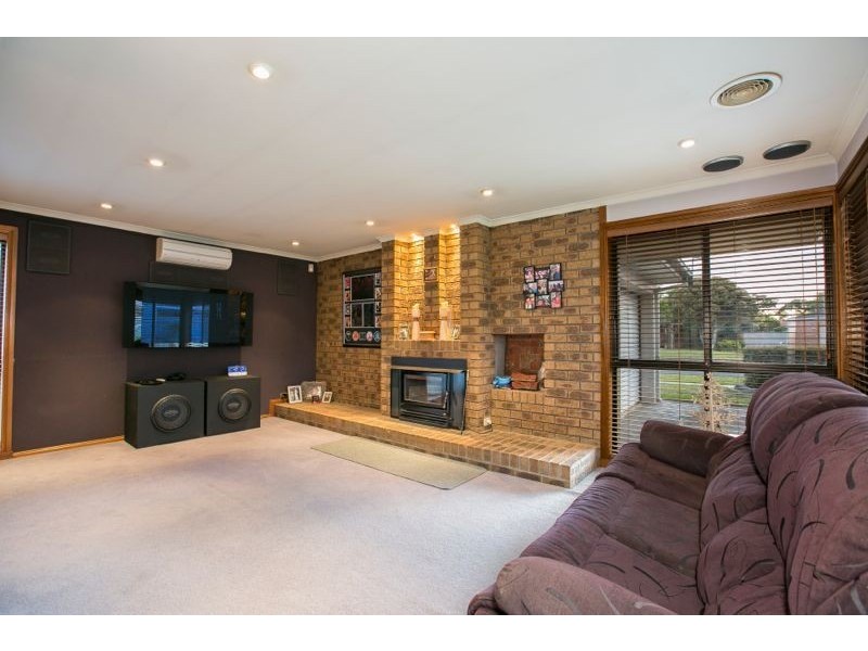 13 Waverley Park Drive, Cranbourne North VIC 3977
