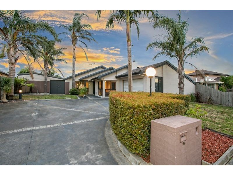 13 Waverley Park Drive, Cranbourne North VIC 3977