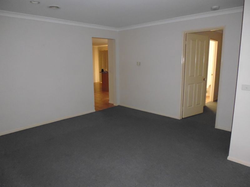 54 Cornwell Crescent, Cranbourne East VIC 3977