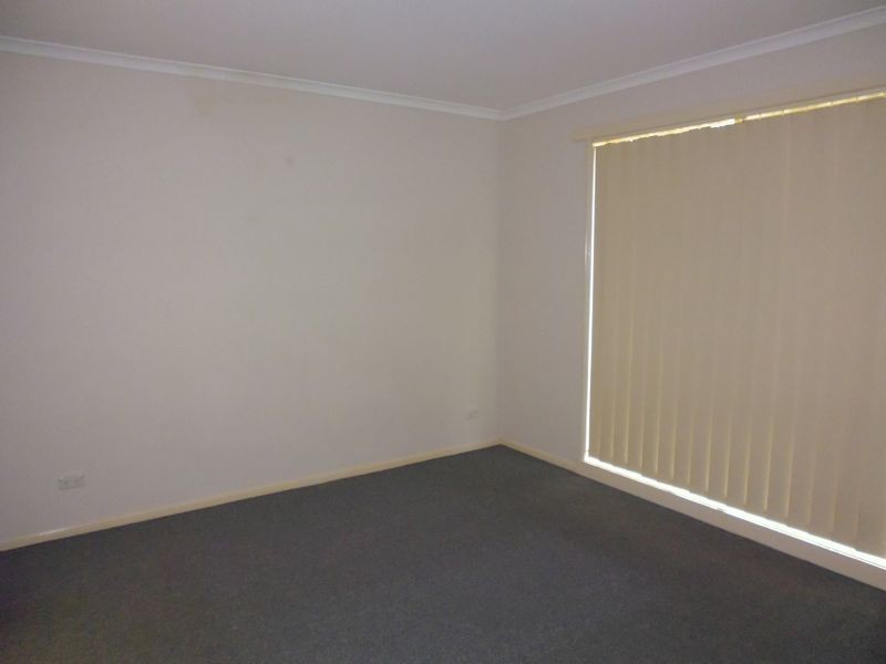 54 Cornwell Crescent, Cranbourne East VIC 3977