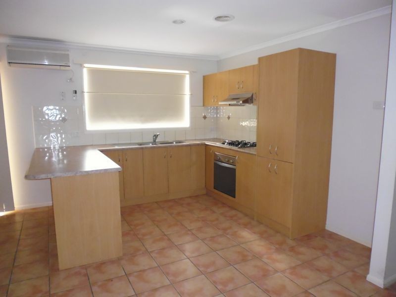 54 Cornwell Crescent, Cranbourne East VIC 3977