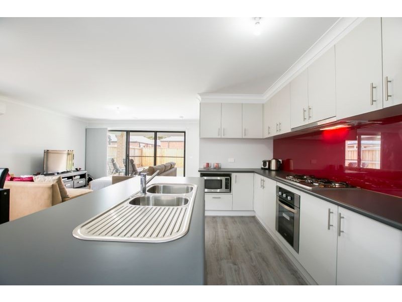 31 Barwon Street, Cranbourne East VIC 3977