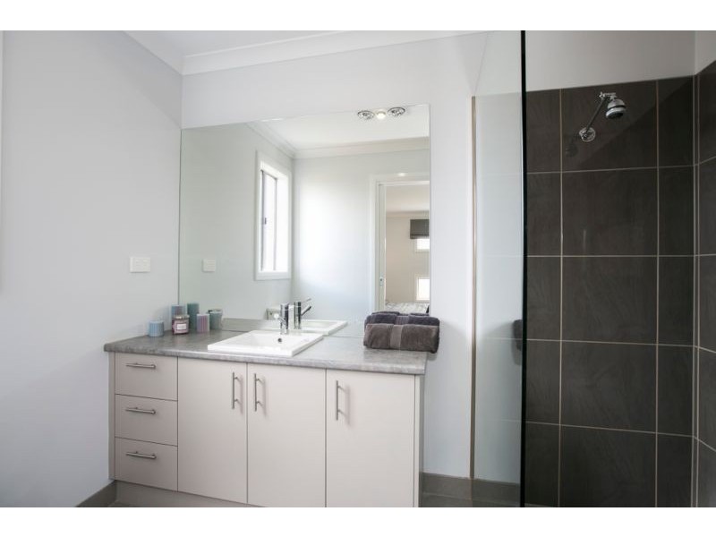 31 Barwon Street, Cranbourne East VIC 3977