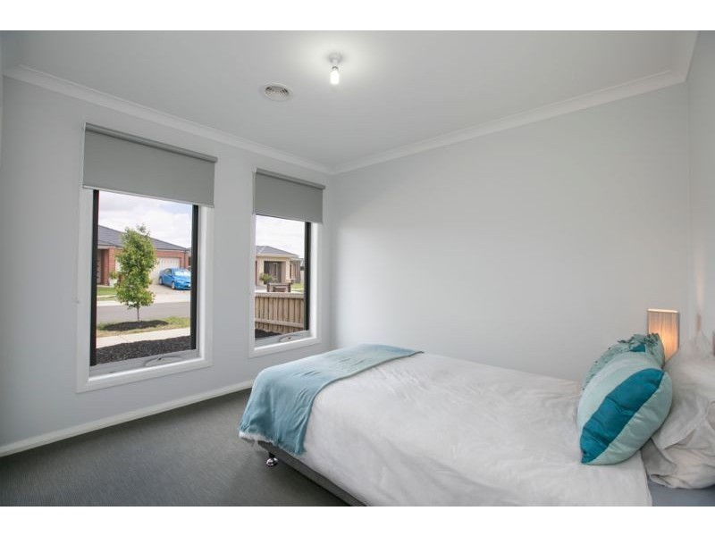 31 Barwon Street, Cranbourne East VIC 3977