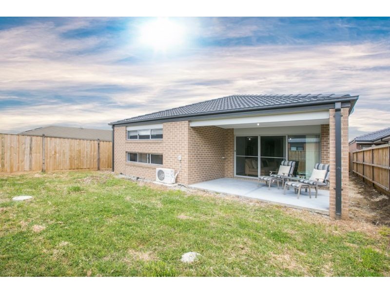 31 Barwon Street, Cranbourne East VIC 3977