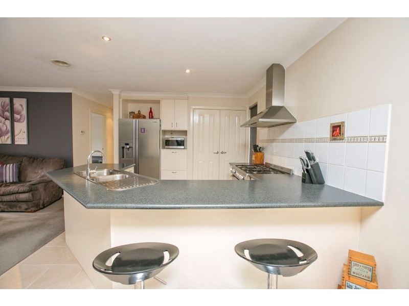 3 Houndsforth Street, Cranbourne East VIC 3977