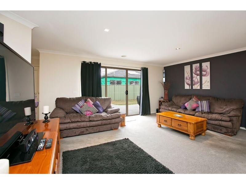3 Houndsforth Street, Cranbourne East VIC 3977