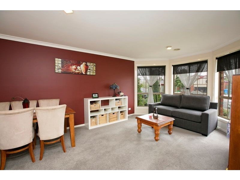 3 Houndsforth Street, Cranbourne East VIC 3977