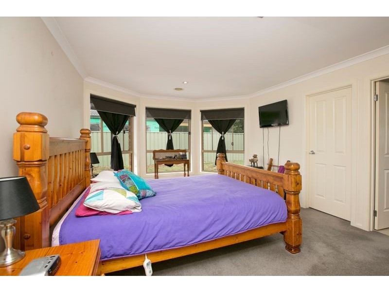 3 Houndsforth Street, Cranbourne East VIC 3977