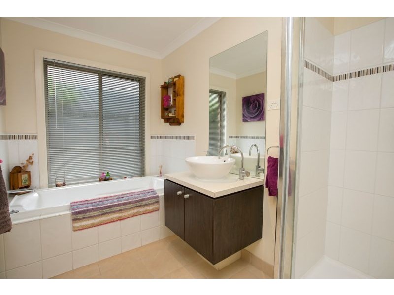 3 Houndsforth Street, Cranbourne East VIC 3977