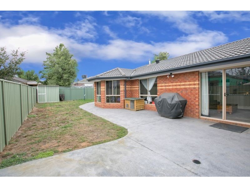 3 Houndsforth Street, Cranbourne East VIC 3977