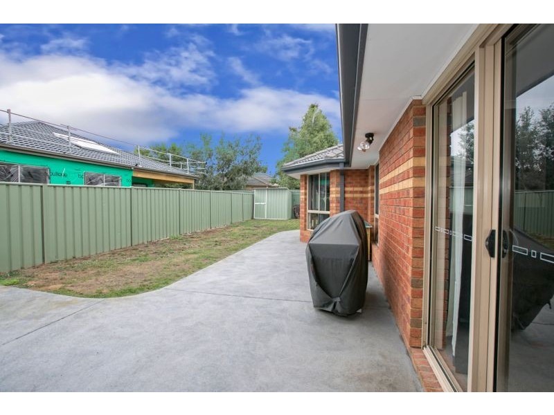 3 Houndsforth Street, Cranbourne East VIC 3977