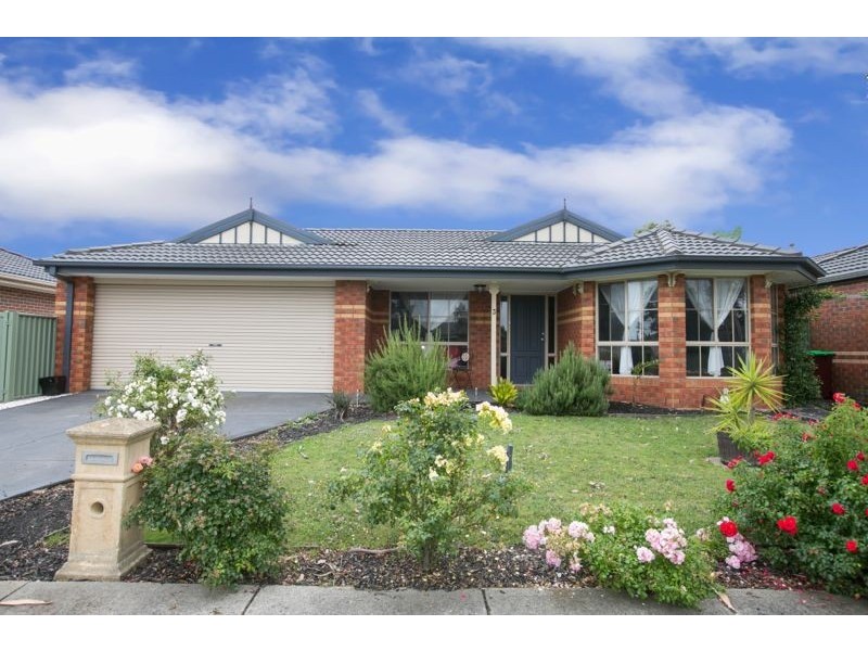 3 Houndsforth Street, Cranbourne East VIC 3977