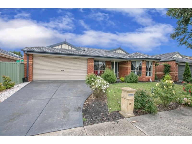 3 Houndsforth Street, Cranbourne East VIC 3977