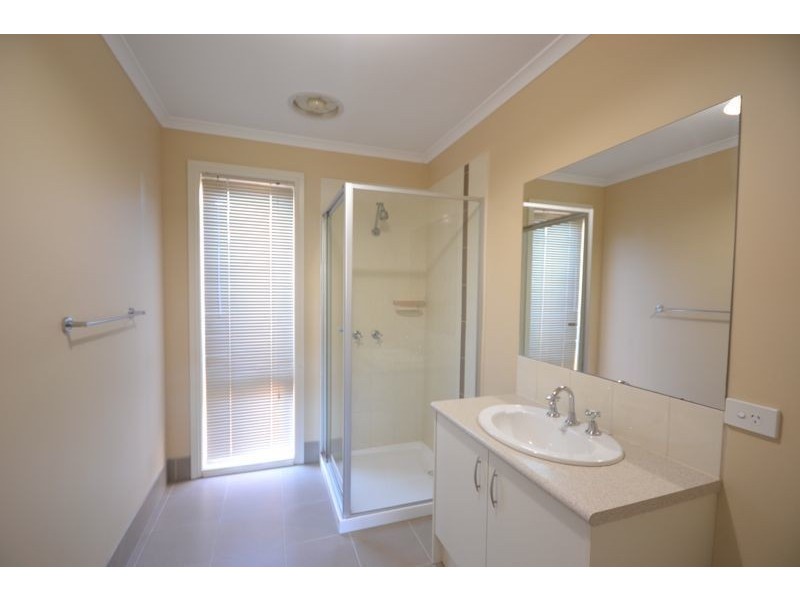 6  Fiscus Court, Cranbourne VIC 3977