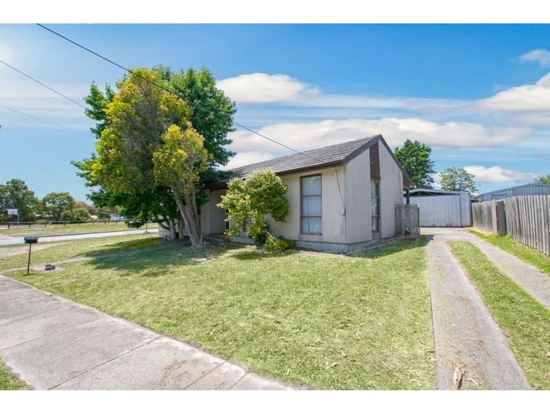 28 Valerie Drive, Cranbourne VIC 3977