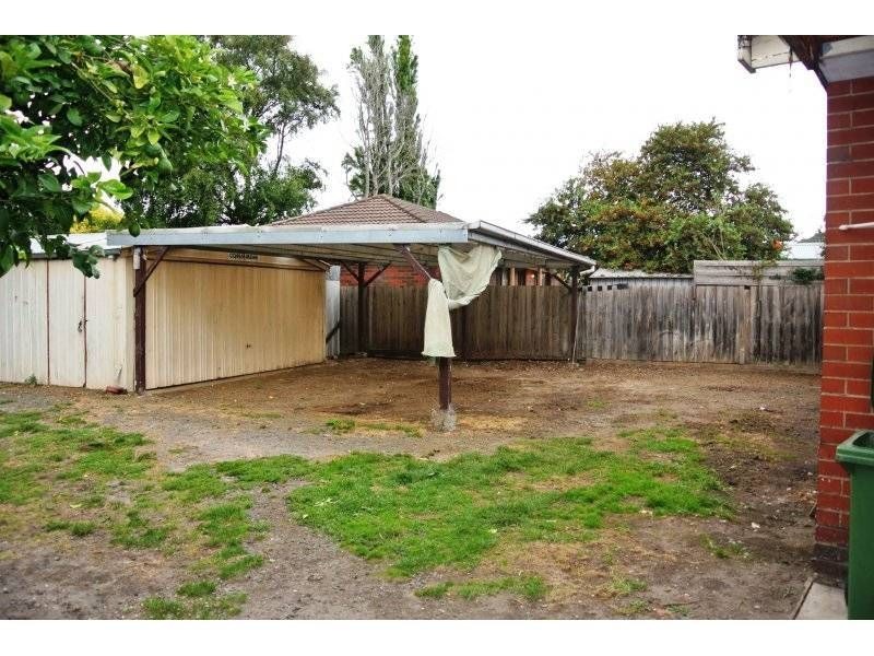 10 Fairbairn Road, Cranbourne VIC 3977