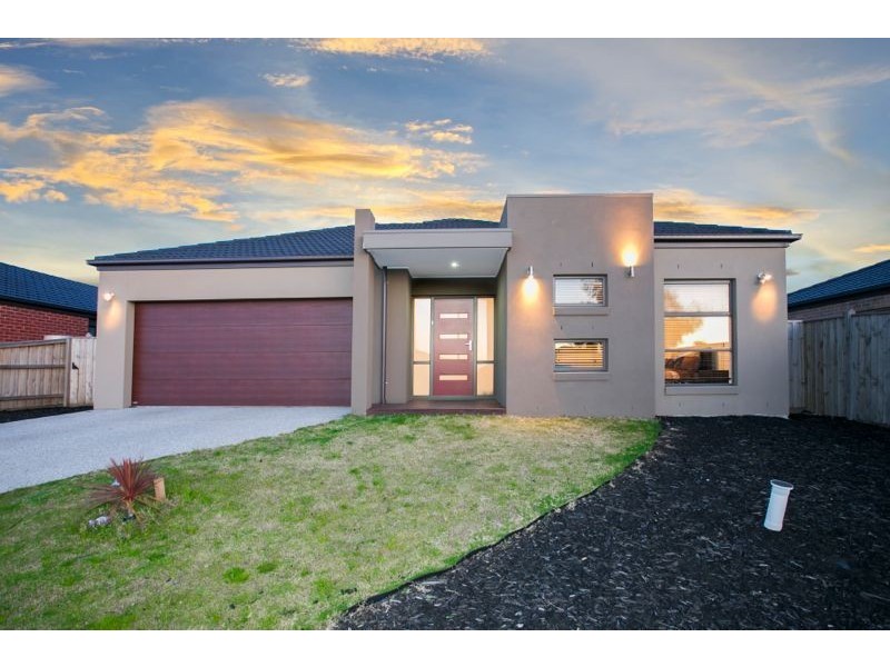 24 Merritt Avenue, Cranbourne West VIC 3977