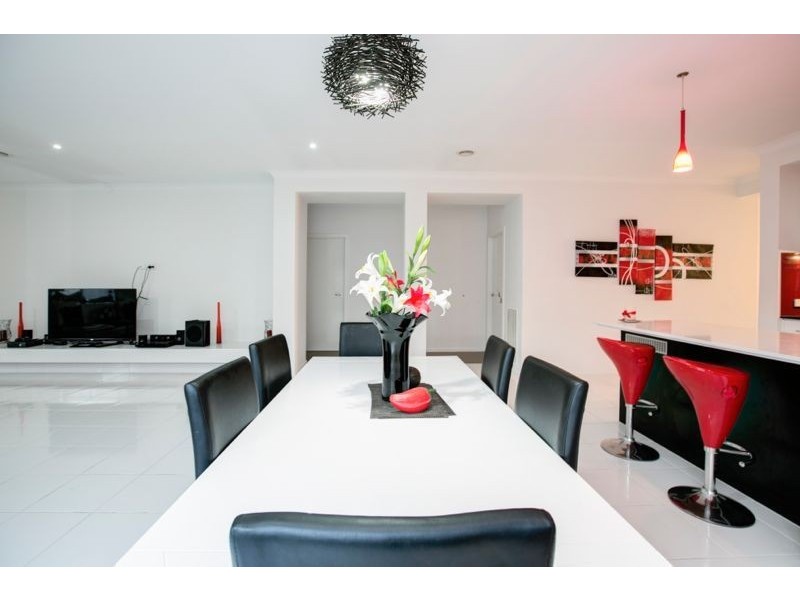 24 Merritt Avenue, Cranbourne West VIC 3977