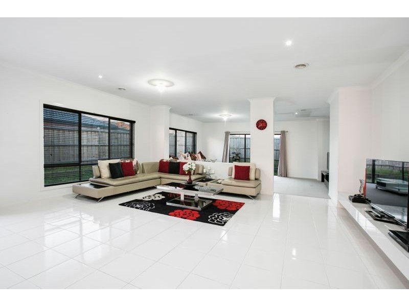 24 Merritt Avenue, Cranbourne West VIC 3977