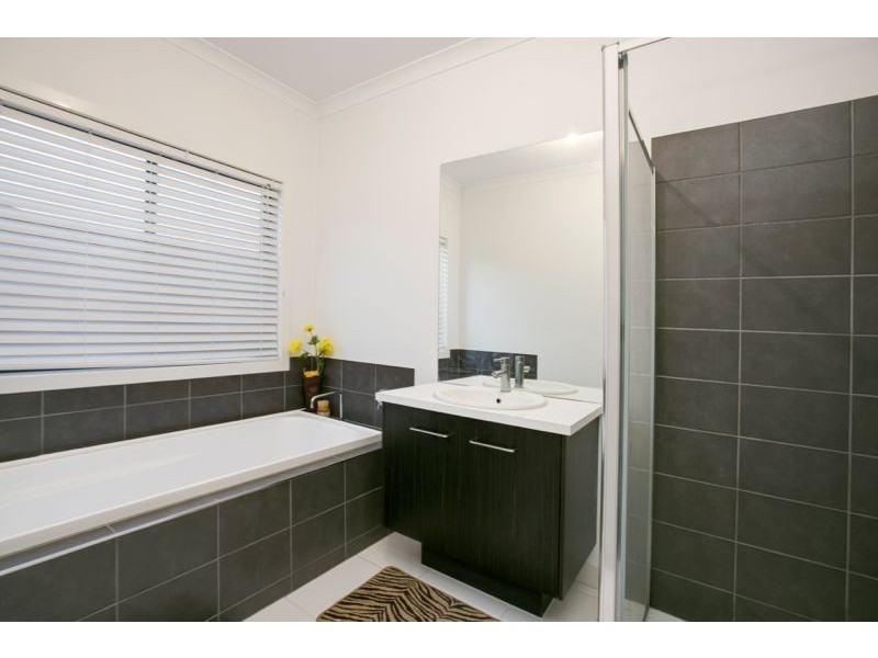 24 Merritt Avenue, Cranbourne West VIC 3977