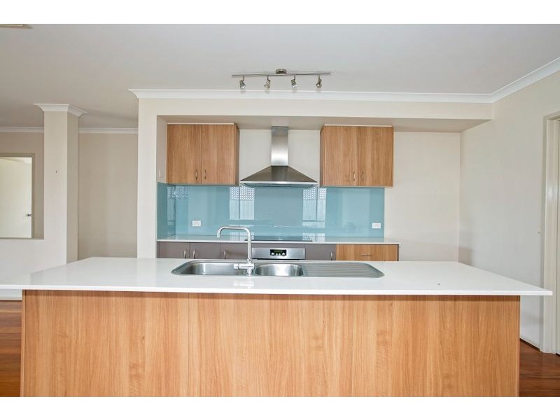 21 Dunferline Crescent, Cranbourne VIC 3977
