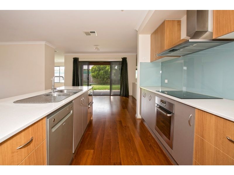 21 Dunferline Crescent, Cranbourne VIC 3977