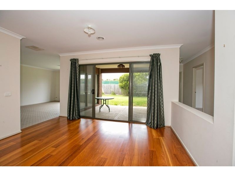 21 Dunferline Crescent, Cranbourne VIC 3977
